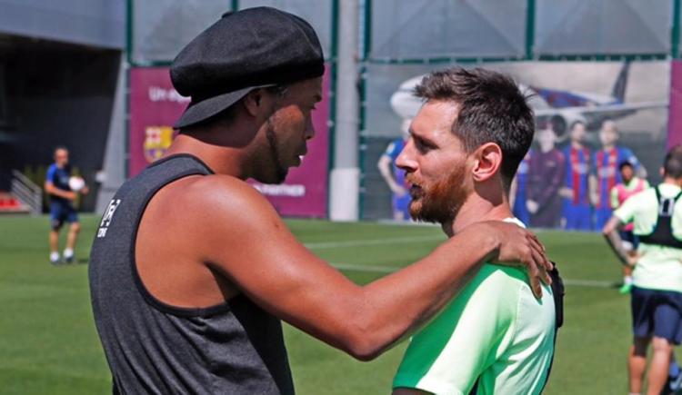 Imagen de Ronaldinho le mandó felicitaciones a Messi