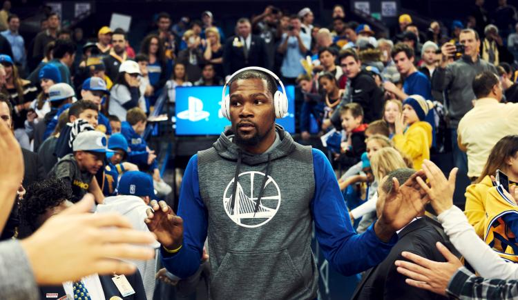 Imagen de Kevin Durant renovó en Golden State