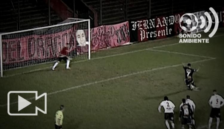 Imagen de El Penal pateado con las dos piernas que eliminó a Defensores