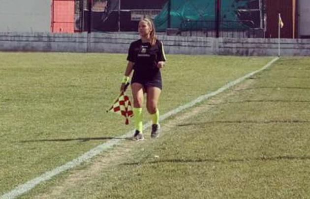 Imagen de Una árbitro, llorando, suspendió un partido de fútbol infantil
