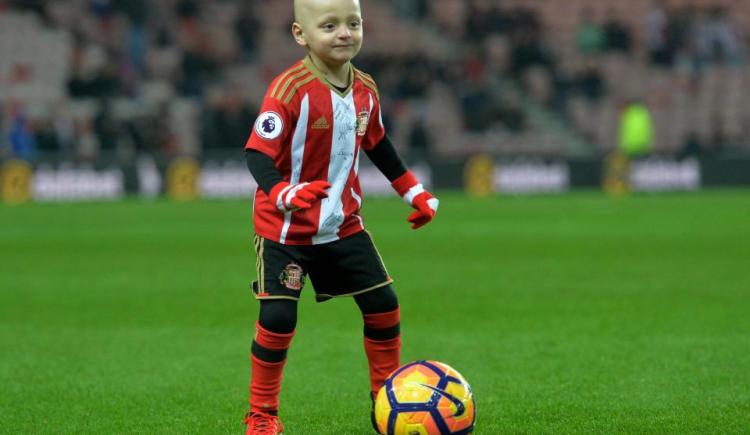 Imagen de El mundo del fútbol lamenta muerte del niño Bradley Lowery