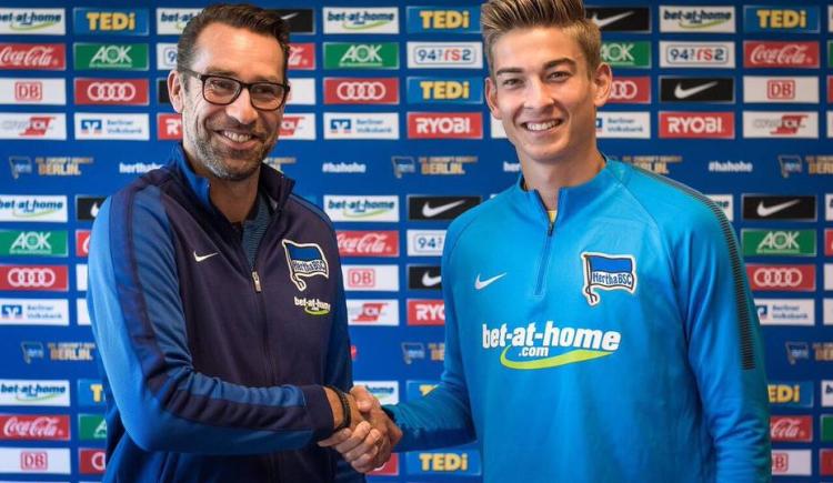 Imagen de Jonathan, hijo de Jürgen Klinsmann, firma por el club alemán Hertha Berlín