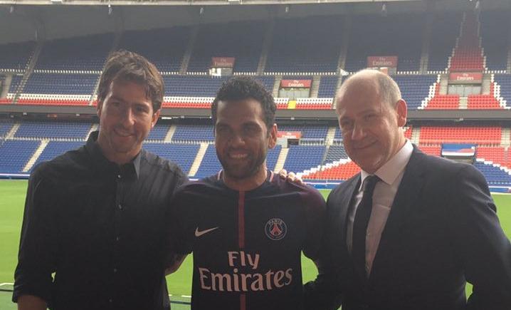 Imagen de PSG oficializó la llegada de Dani Alves