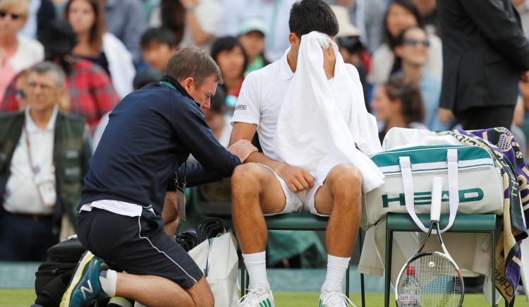 Imagen de Djokovic, por lesión, se despidió de Wimbledon