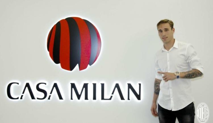 Imagen de Biglia fue presentado en el Milan