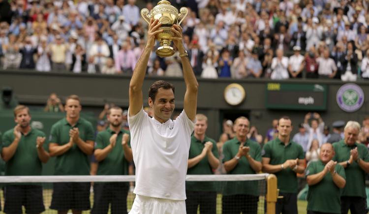 Imagen de Federer campeón de Wimbledon por octava vez