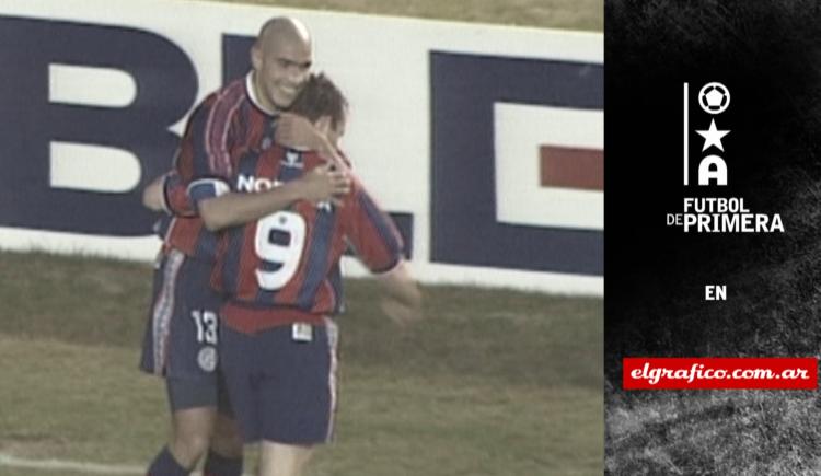 Imagen de Golazos criollos: Abreu esquiva a 4 y la pica en el 2000
