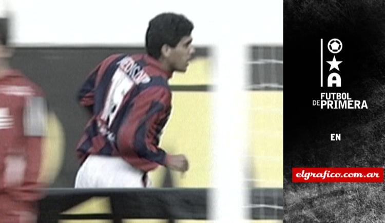 Imagen de Golazos criollos: Silas baila samba con seis de River en 1994