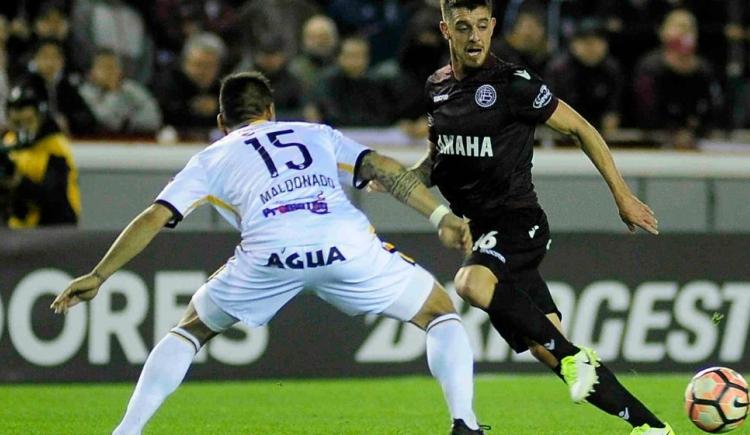 Imagen de Lanús ganó sobre el final y clasificó