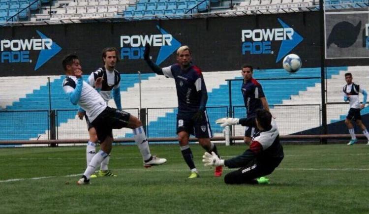 Imagen de Racing goleó a Tristán Suárez