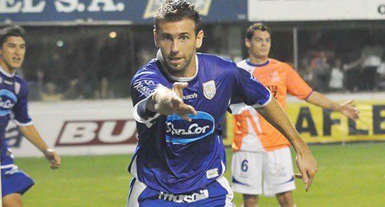 Imagen de Carignano, el goleador que escribe cuentos infantiles