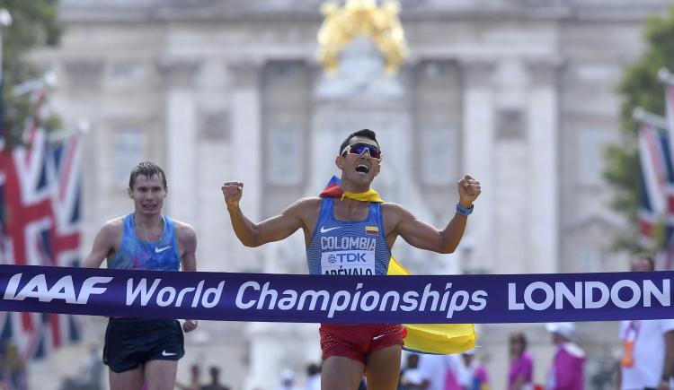 Imagen de Colombiano Eider Arévalo, campeón mundial en marcha 20km