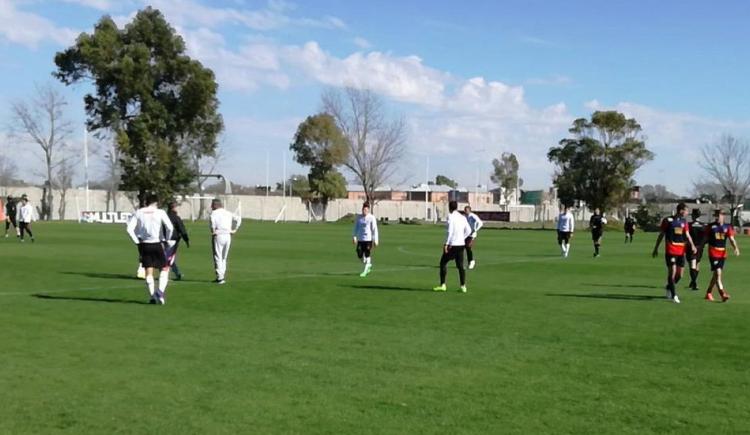 Imagen de Triunfo amistoso de Huracán