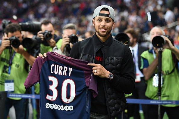 Imagen de Stephen Curry, homenajeado por el PSG