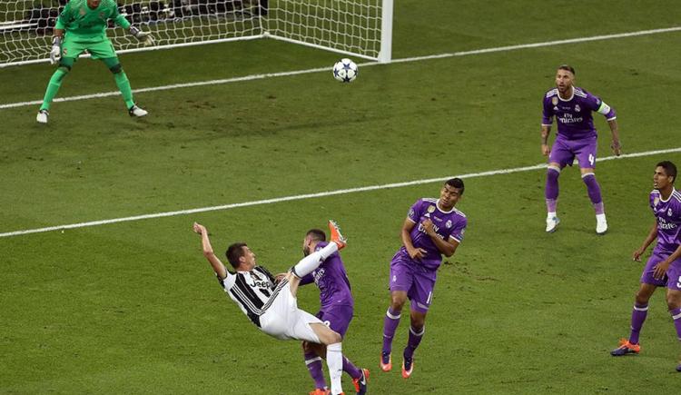 Imagen de Para la UEFA, Mandzukic hizo el gol del año