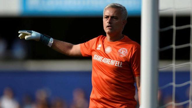 Imagen de El show del arquero Mourinho: fue amonestado por hacer tiempo