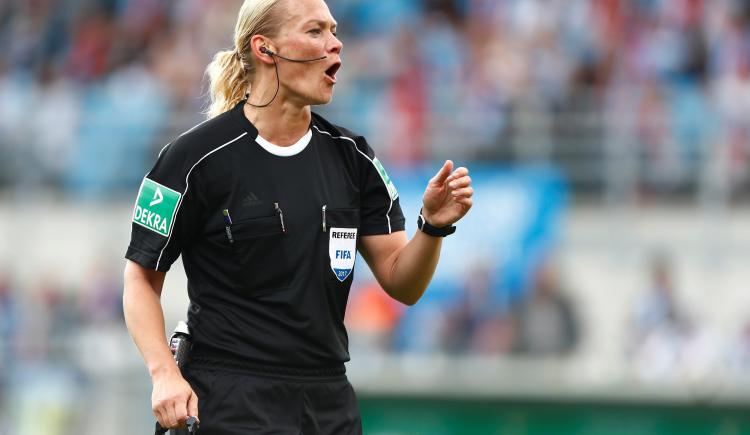 Imagen de Bibiana Steinhaus hace historia en Alemania