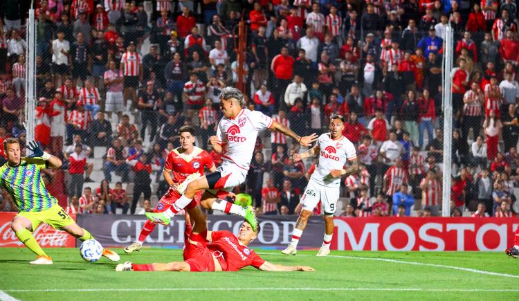 Imagen de Instituto volvió a la victoria ante un desdibujado Argentinos Juniors