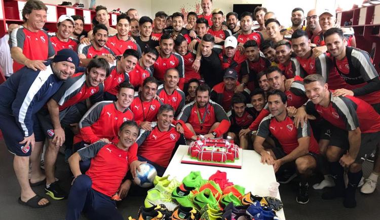 Imagen de Independiente festejó el cumple de Holan