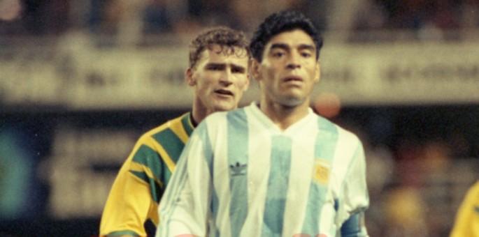 Imagen de Con Diego Maradona como emblema y bandera: el largo y sufrido historial de la CONMEBOL en los repechajes mundialistas
