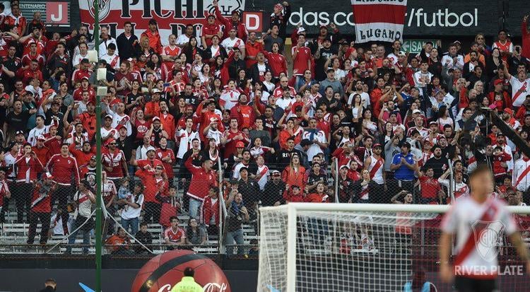 Imagen de Los hinchas de River festejan su día