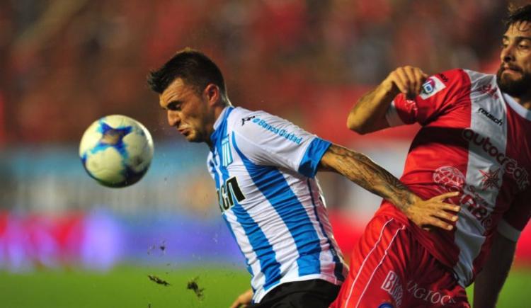 Imagen de Argentinos lo ganó sobre el final y llenó de preocupaciones a Racing