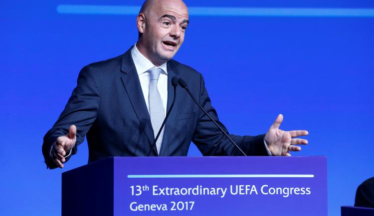 Imagen de Infantino volvió a pedir por el VAR