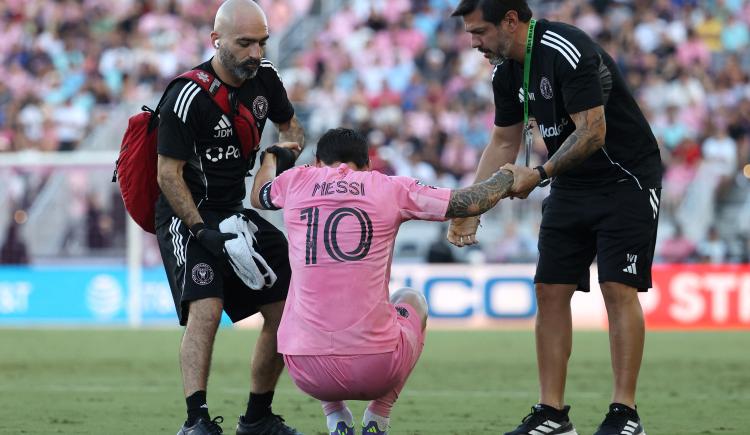 Imagen de Pinta mal: la lesión de Lionel Messi ante el Necaxa de Gago