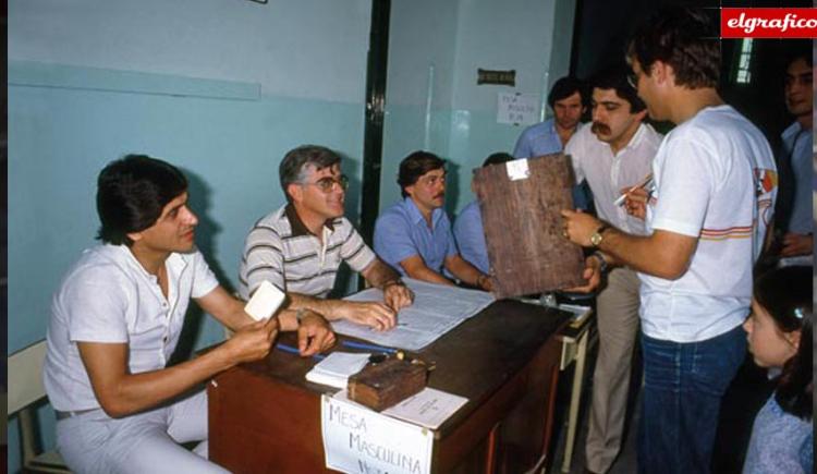 Imagen de 1983. El Pato fiscal de mesa