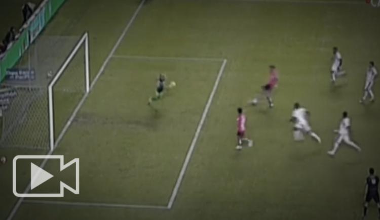 Imagen de Lo extrañábamos: penal a lo Messi-Suárez en Ecuador