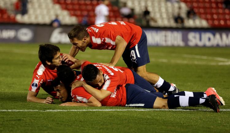 Imagen de Independiente goleó en Paraguay y se acerca a la semi