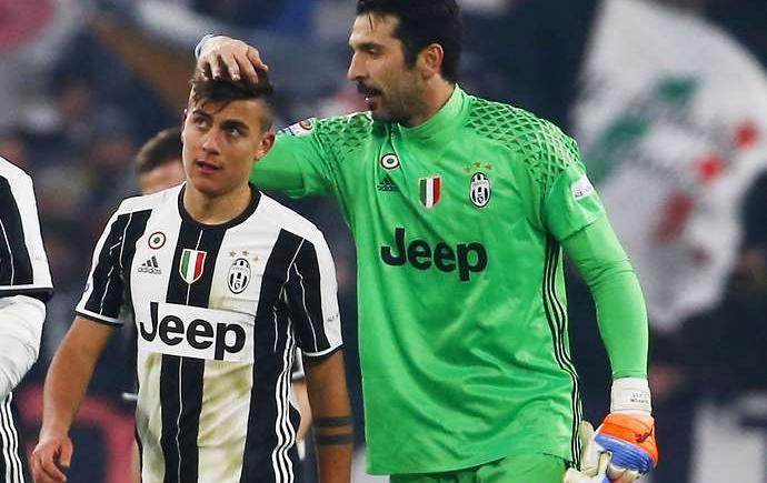 Imagen de Dybala consoló a sus compañeros italianos