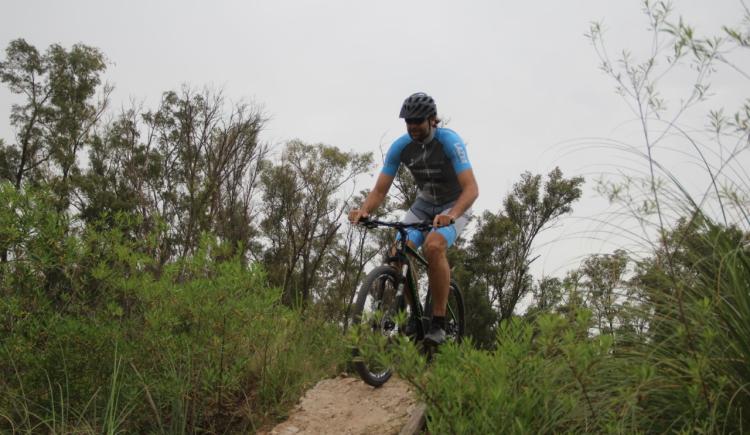 Imagen de Oberto se entrena en bici para subir al Aconcagua
