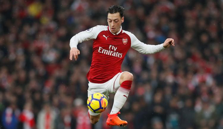 Imagen de Özil podría llegar al Barcelona