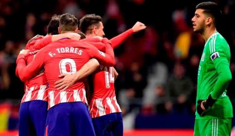 Imagen de Atlético Madrid ganó y le descontó al Barcelona
