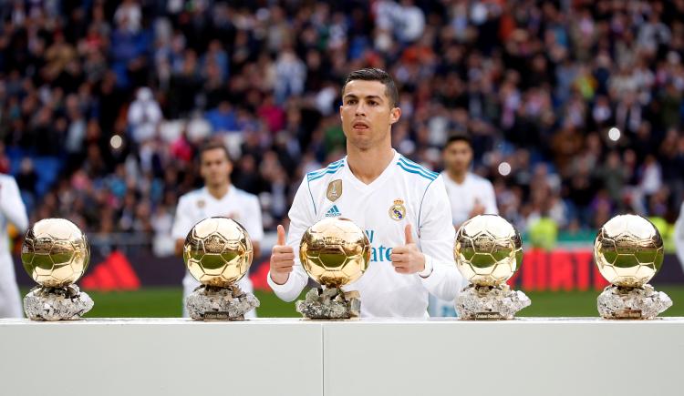 Imagen de Cristiano Ronaldo compartió su Balón de Oro con el Bernabéu