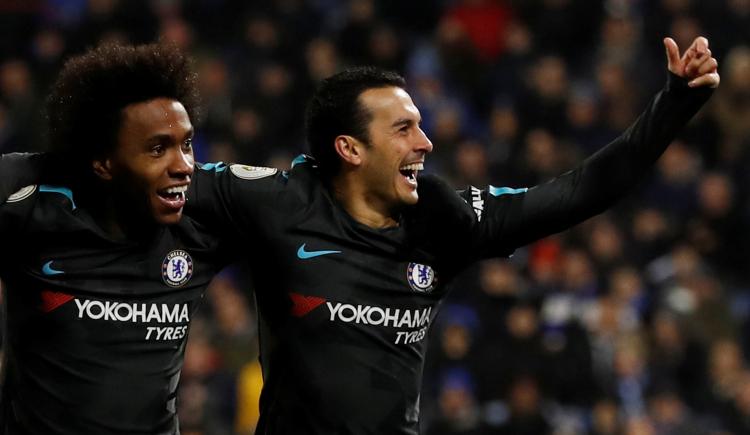 Imagen de Chelsea golea y acorta distancias con el City