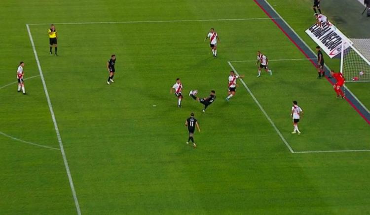 Imagen de Polémica en el Monumental: los goles anulados a Argentinos