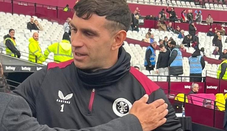 Imagen de Dibu Martínez: empate con Aston Villa y encuentro con una leyenda