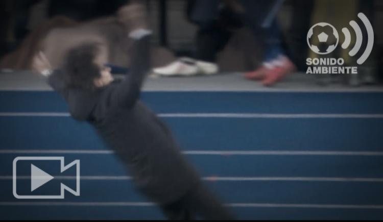 Imagen de Inzaghi casi se desnuca por festejar el gol