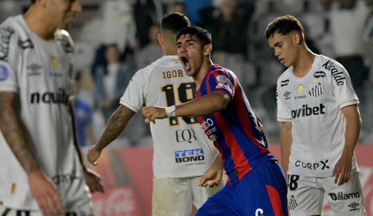 Imagen de San Lorenzo perdía 2-0, se lo empató 2-2 a Santos en Brasil y depende de sí mismo en la Copa Sudamericana