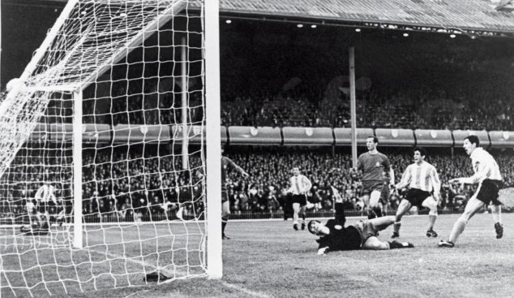 Imagen de 1966. Debut 2 a 1 a España. ¡Gracias...! A los once