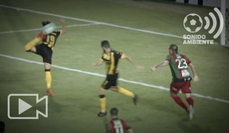Imagen de Golazo de escorpión en Uruguay