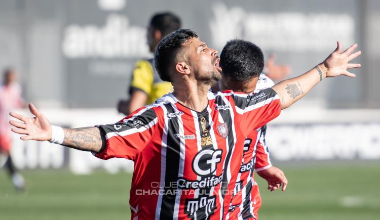 Imagen de Chacarita venció a Racing de Córdoba y se afirmó en la punta