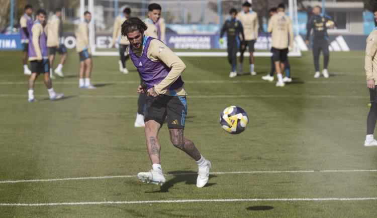 Imagen de Quiénes son los dos jugadores que faltan sumarse a la Selección Argentina y cuándo lo harían