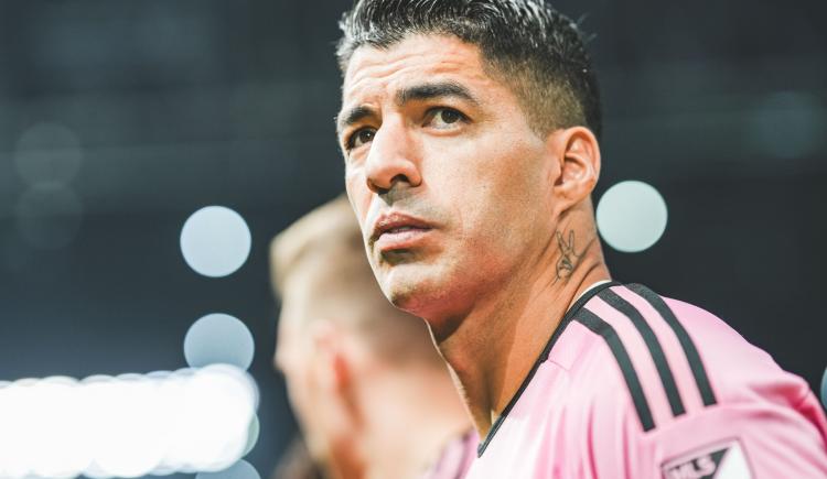 Imagen de Luis Suárez, protagonista de un heroico gesto fuera de la cancha
