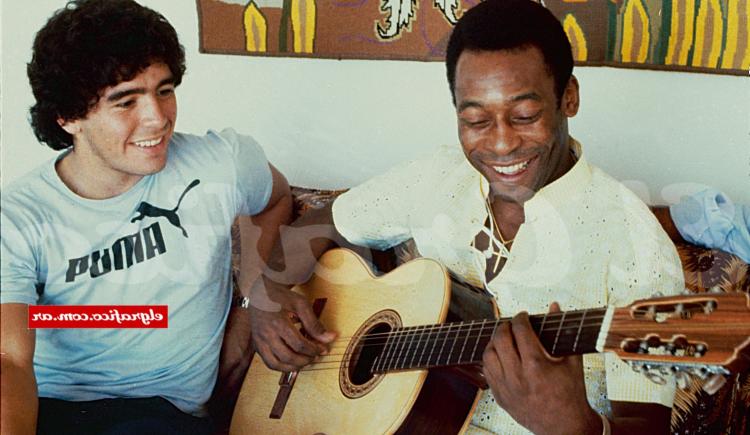 Imagen de 1979: El día que Maradona conoció a Pelé