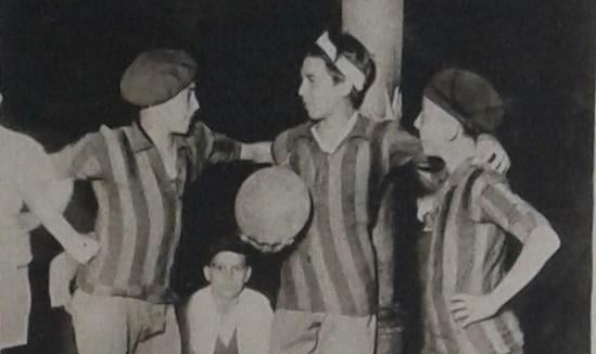 Imagen de 1930. No solamente en Boca se juega de noche