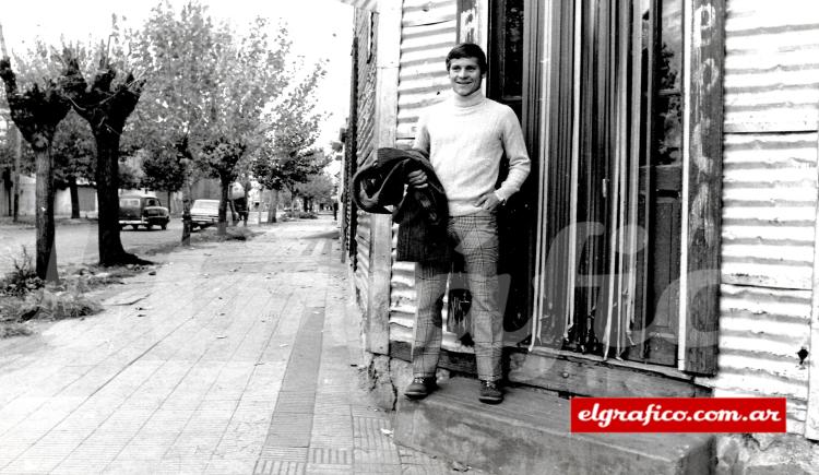 Imagen de En la esquina siempre hubo un pibe como Carlitos