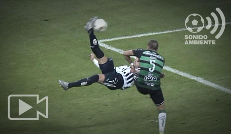Imagen de Soberbio gol de chilena de Rogelio Funes Moris